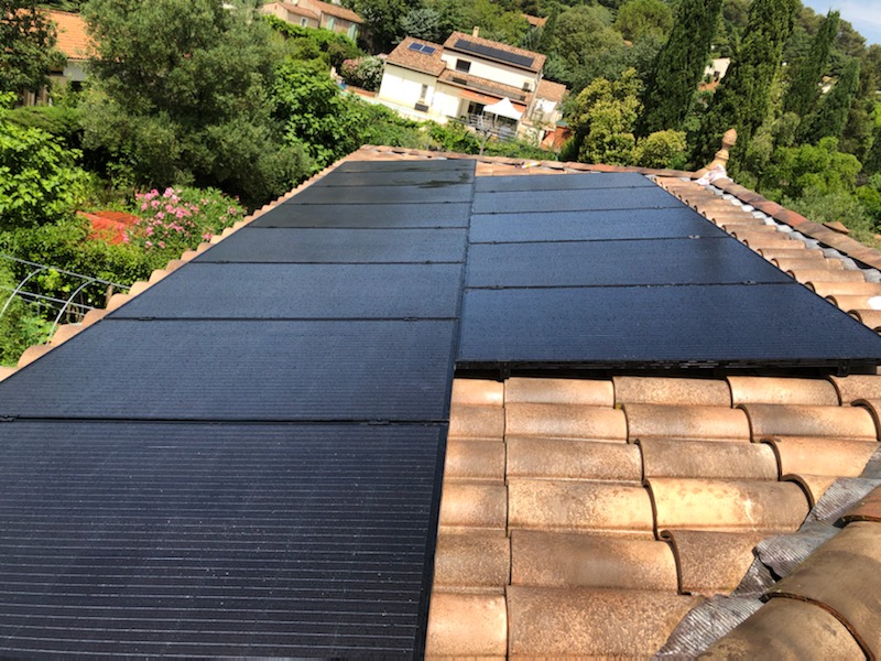 toiture panneaux solaires installés